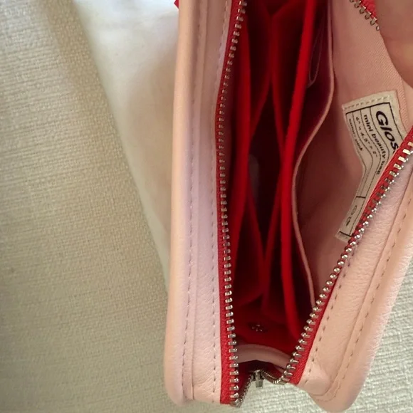 NWT Glossier Mini Beauty Bag - Picture 5 of 5